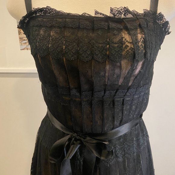 Black BCBG MAXAZRIA lace midi dress, with ribbon tie. - Picture 5 of 5